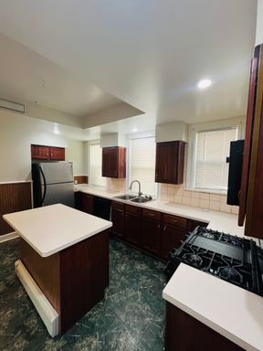 3-Bedroom Apartment Available – photo 1