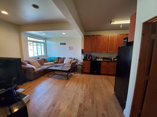 Beautiful remodeled 3 Bedroom 2 Bathroom Apartment ** HEAT & HOT WATER INCLUDED*****NOW OFFERING A FREE MONTH OF RENT!*** – photo 1