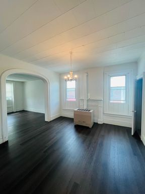 Charming 3-Bedroom Apartment in Cohoes, NY – Spacious, Bright & Conveniently Located! – photo 1