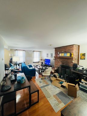 Huge 2 story 1BR apt in Center Sq/Hudson Park 1 block to Lark St, 1 Block to Empire Plaza***NOW OFFERING A FREE MONTH OF RENT!*** – photo 1