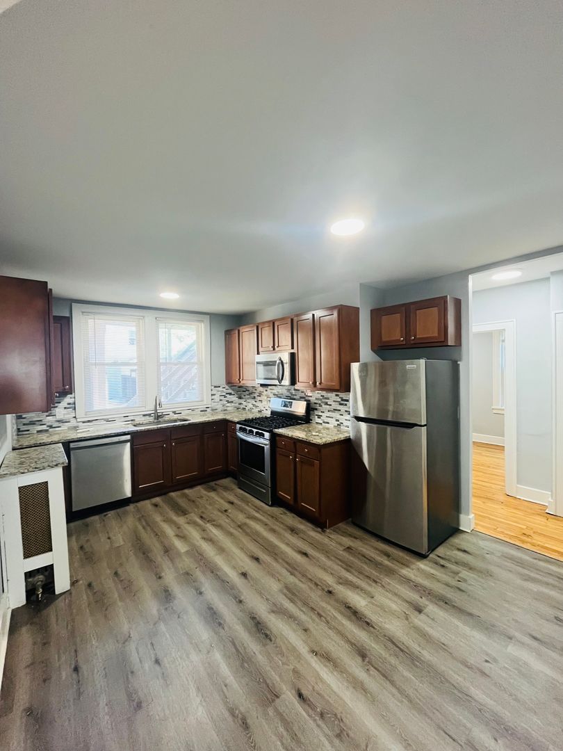 Albany Apartment: 271 South Allen St