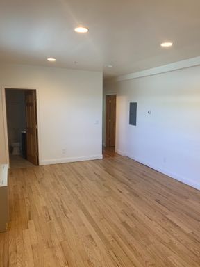 Beautifully remodeled 3BR 2BA Apartment in Great Building **HEAT AND HOT WATER INCUDED*****NOW OFFERING A FREE MONTH OF RENT!*** – photo 1