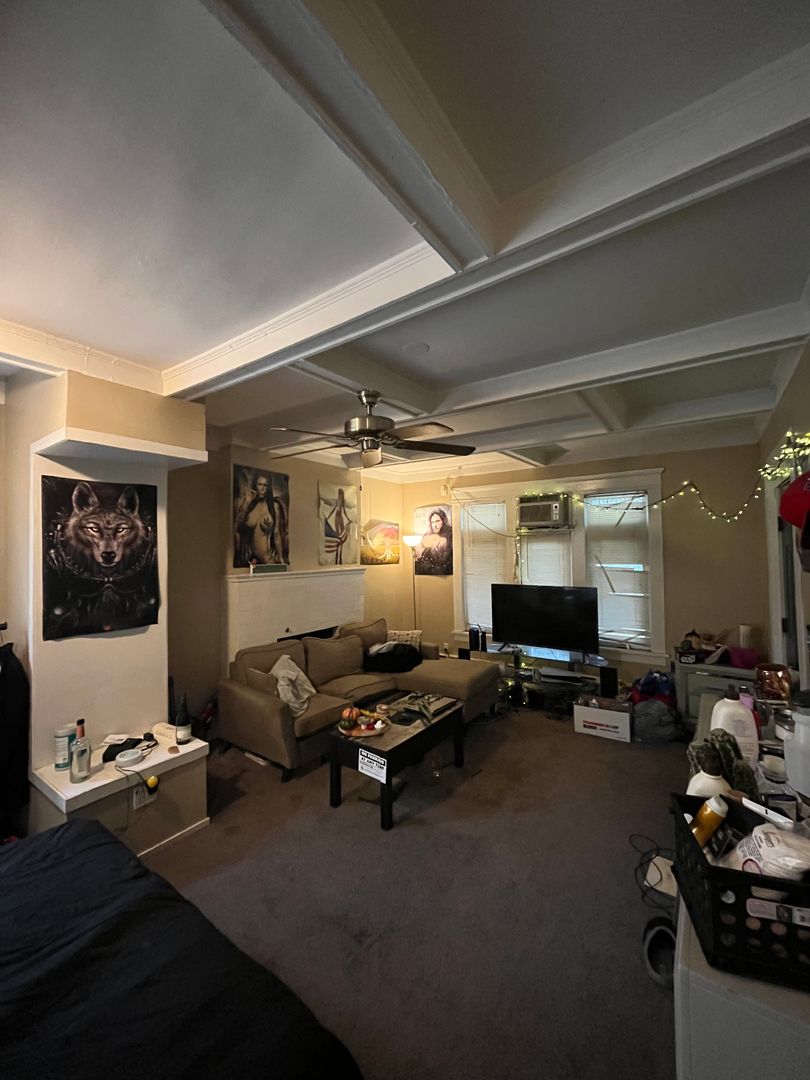 Albany Apartment: 1 Manning Blvd