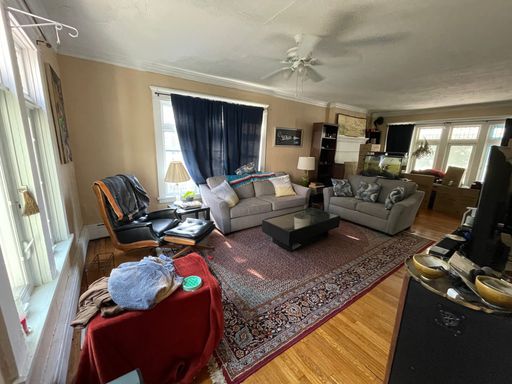 Beautiful and grand 4 bedroom on 2 floors - w/ OFF STREET PARKING***NOW OFFERING A FREE MONTH OF RENT!*** – photo 1
