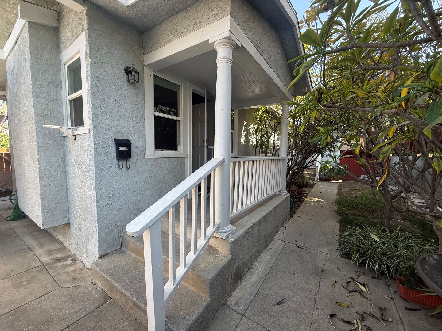 San Pedro Apartment: 867 W. Santa Cruz
