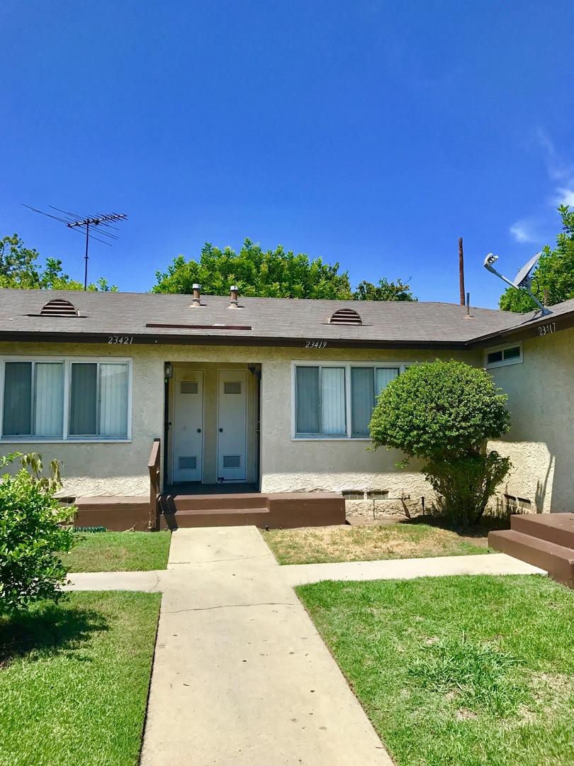 Carson House: 23419 Maribel Ave