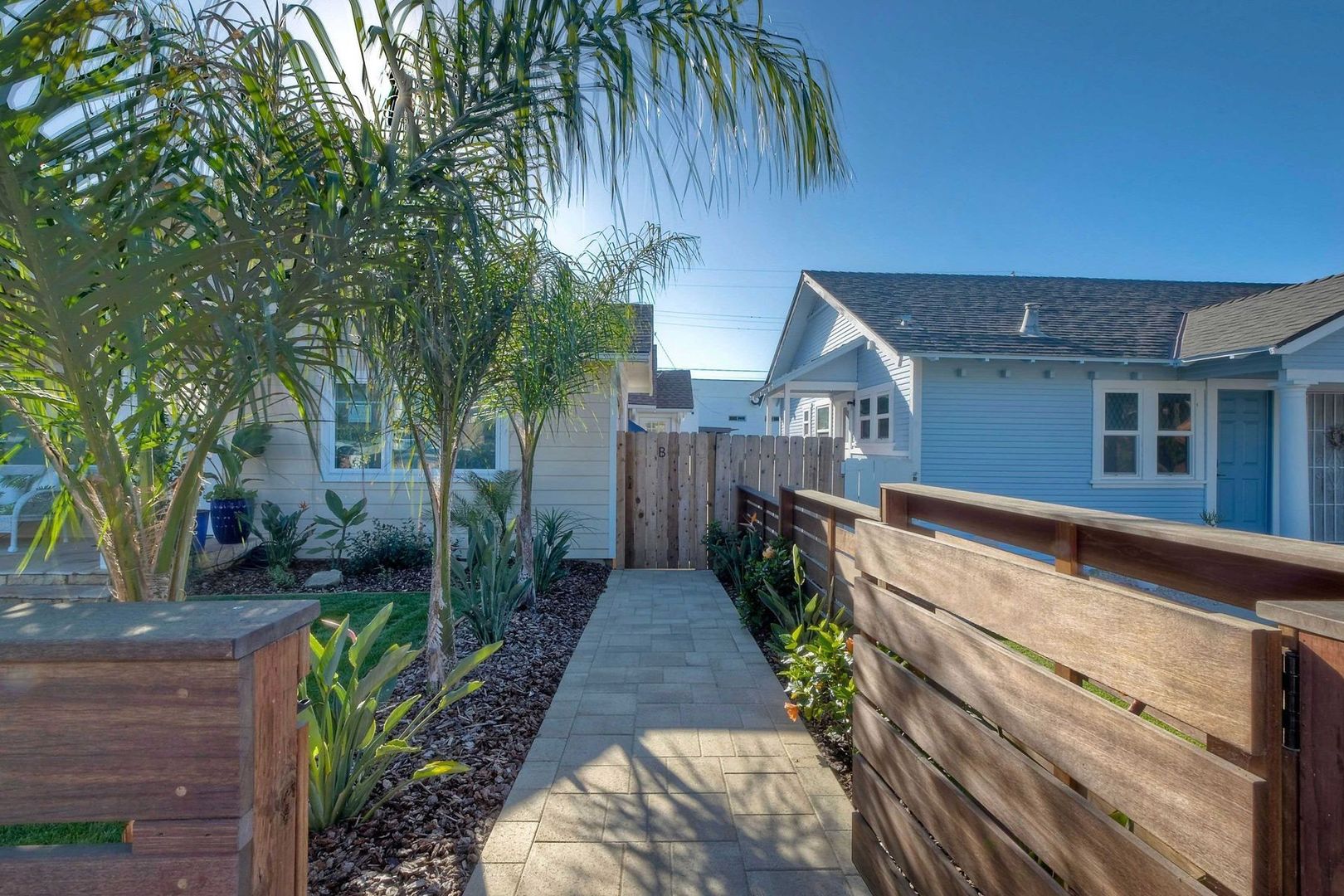 Oceanside Apartment: 409 N Ditmar