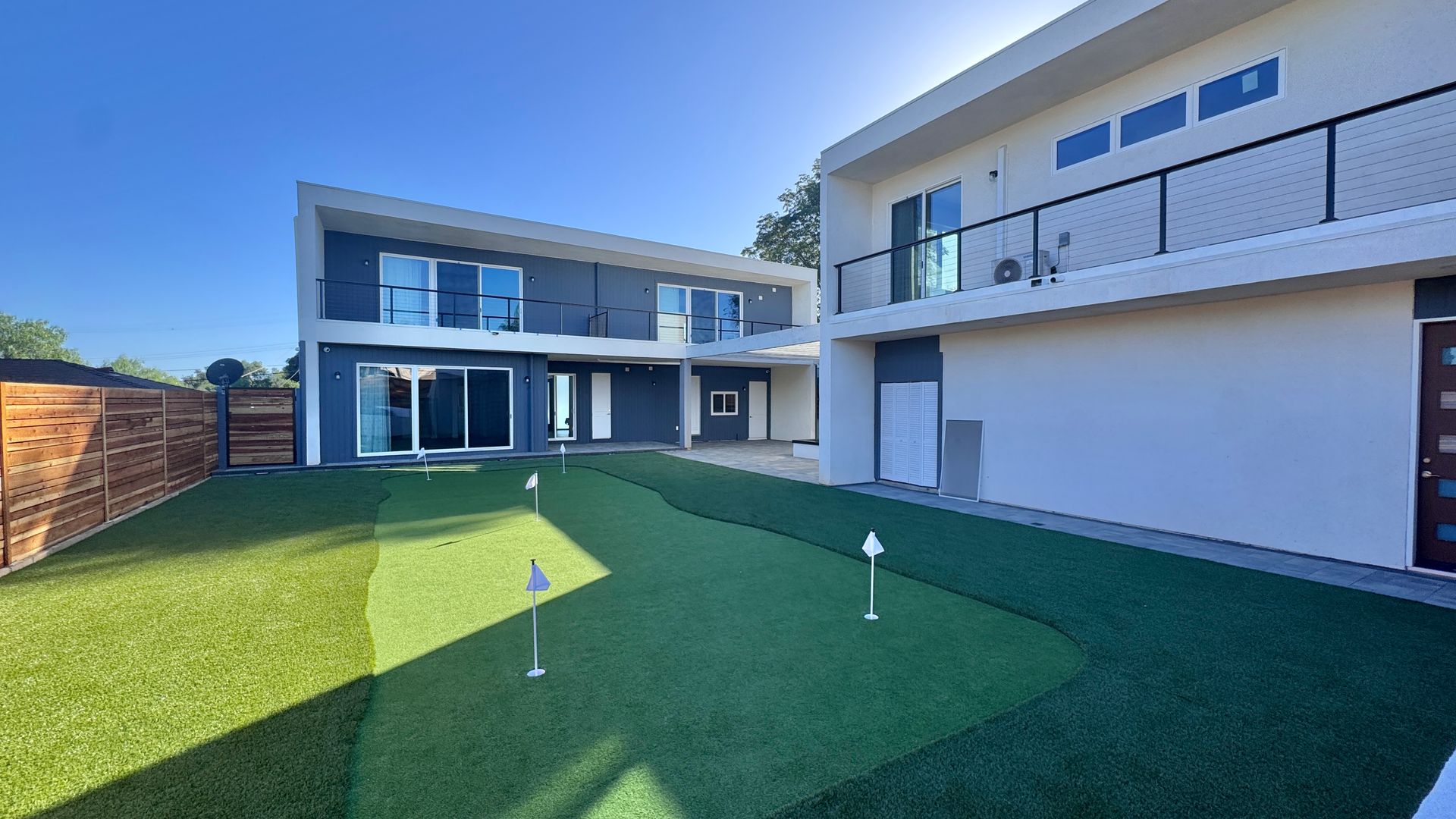 Fallbrook Apartment: 139-41 Almond St.