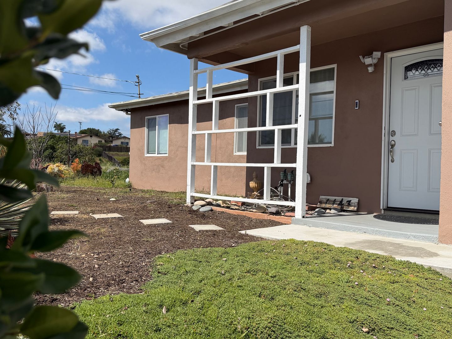 Vista House: 1143 Hackamore Rd.