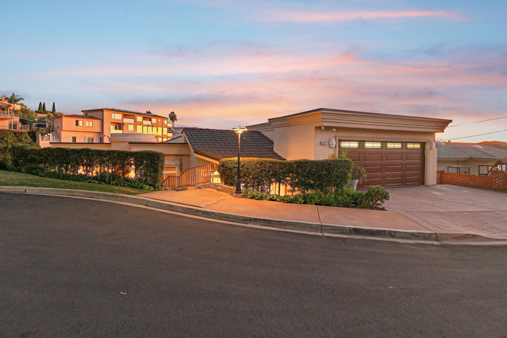 La Jolla House: 1177 Avenida Amantea