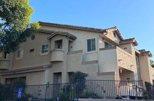 1 bedroom condo with many amentieis – photo 1