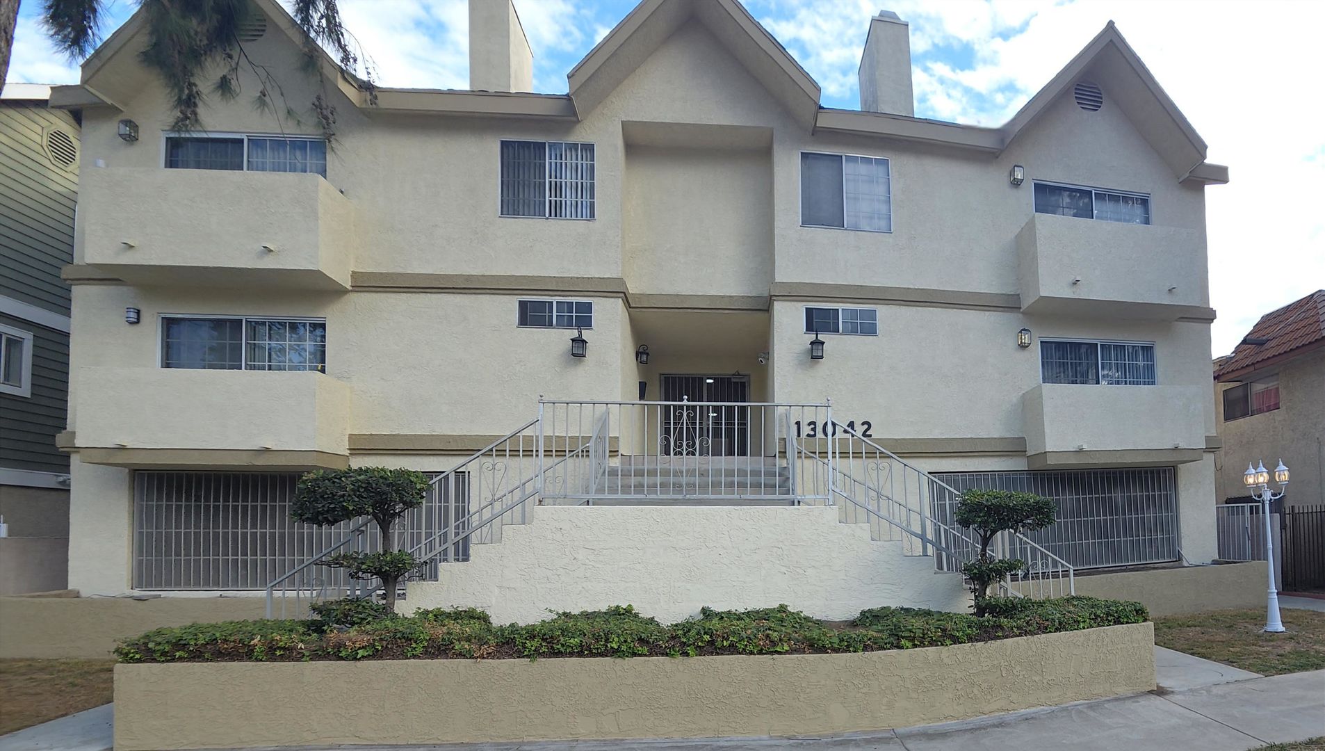 Sherman Oaks Apartment: 13042 Riverside Drive
