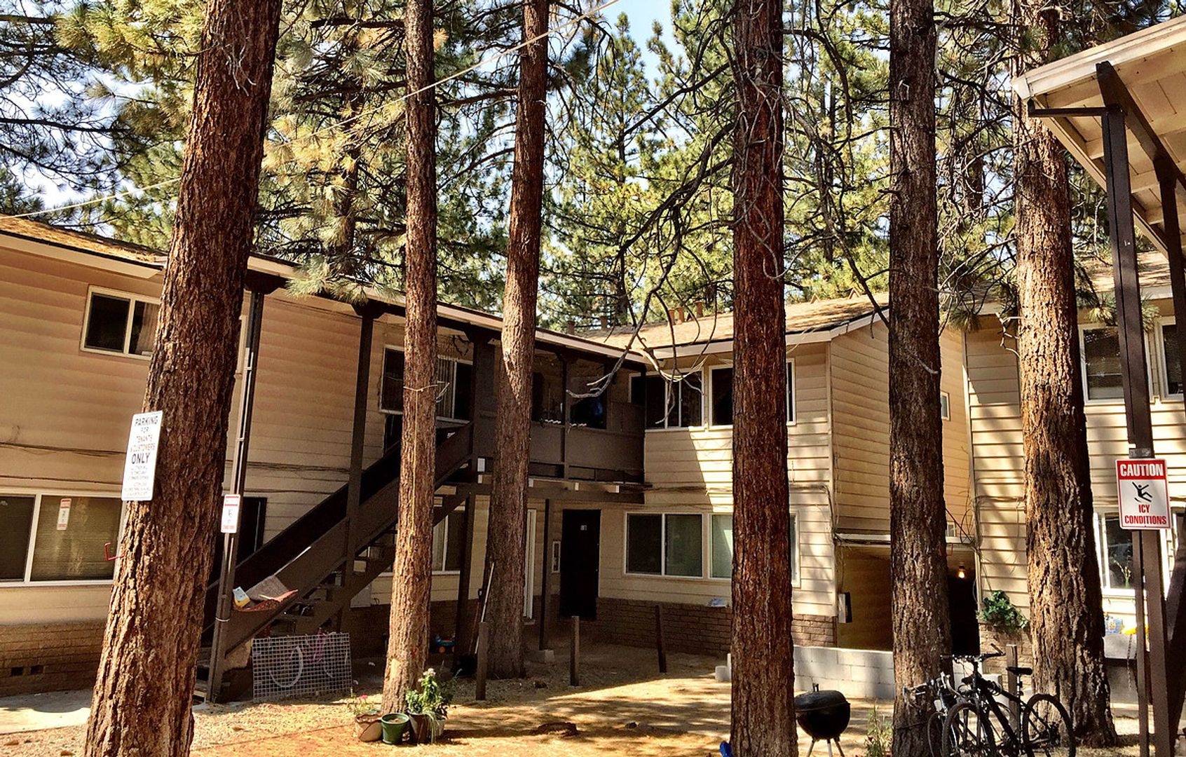 South Lake Tahoe Apartment: 3777-3781 Larch Ave
