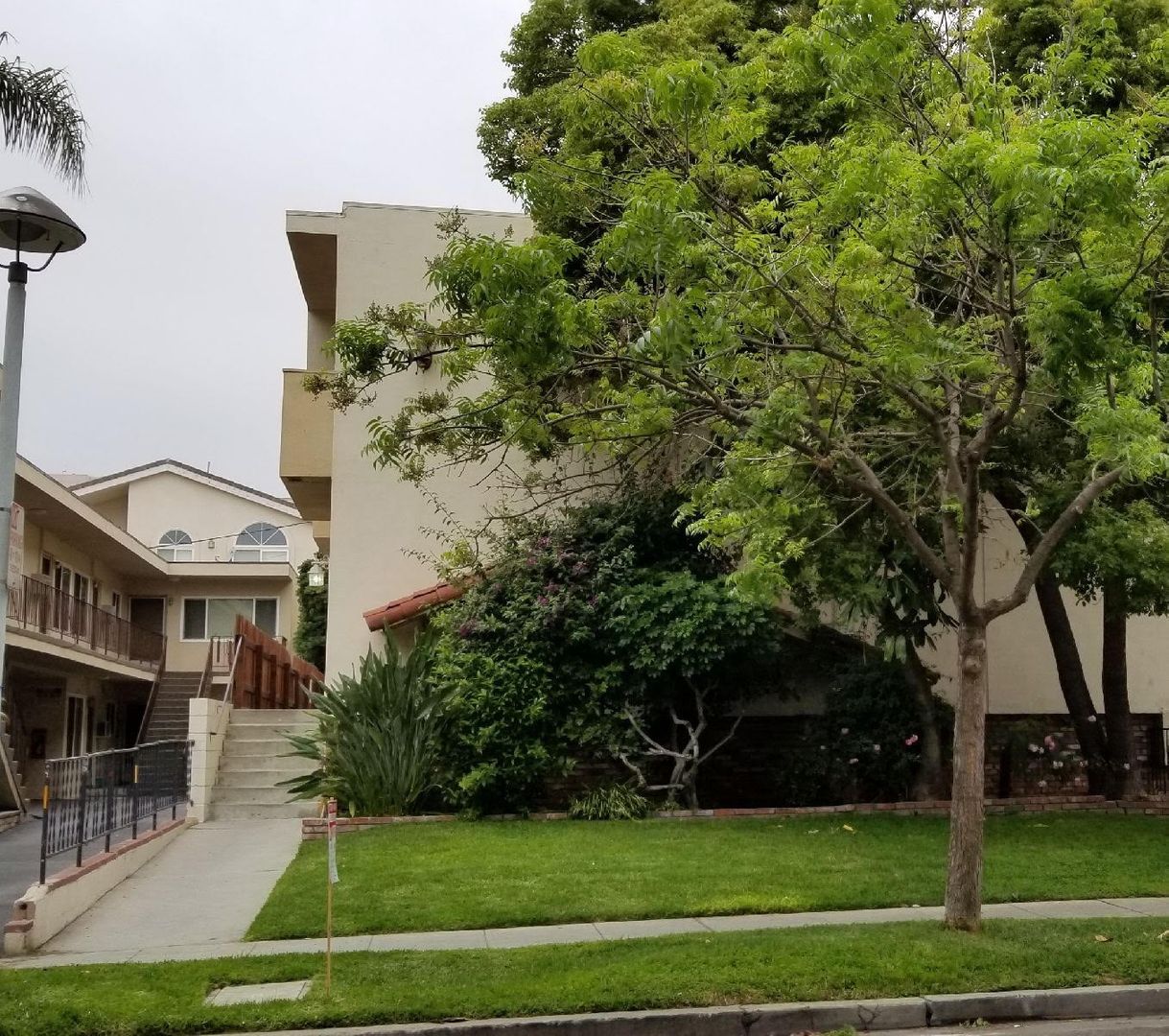 Glendale Apartment: 615 North Isabel