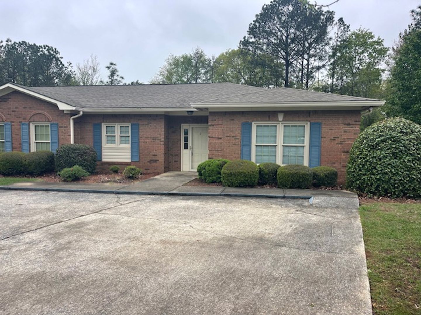 Talladega Apartment: 250 Picadilly Drive