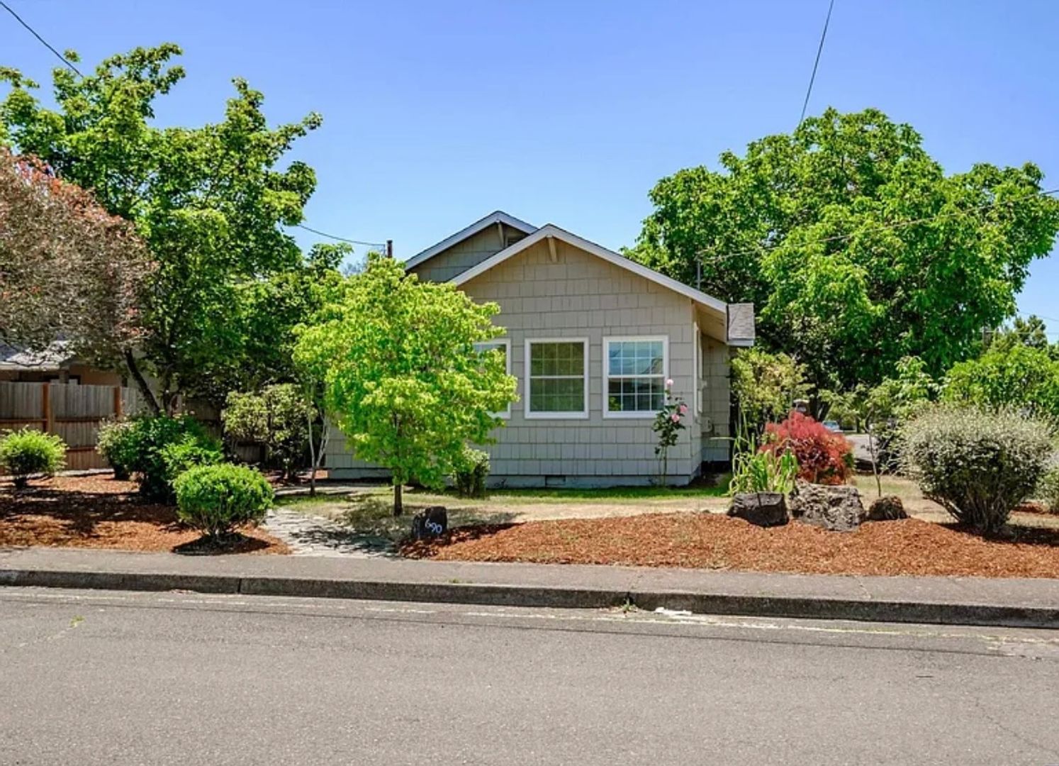 Lebanon House: 690 W Morton St