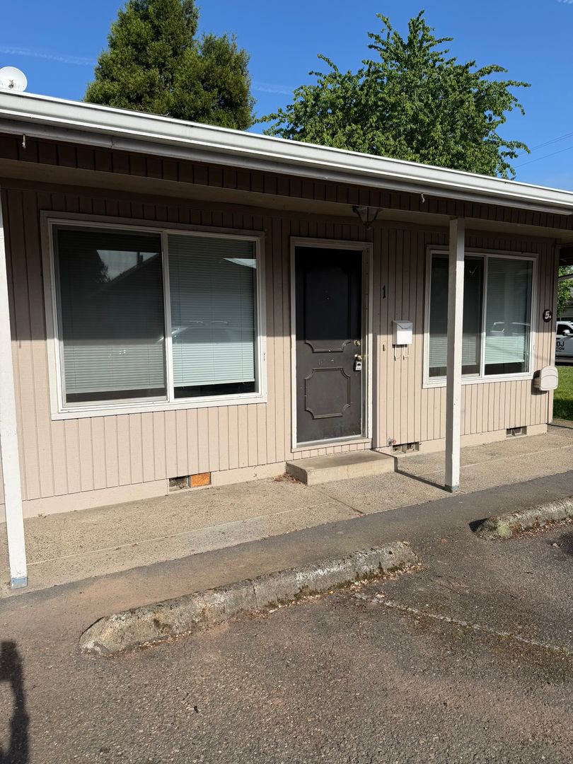 Lebanon Apartment: 198 E Milton St - #1