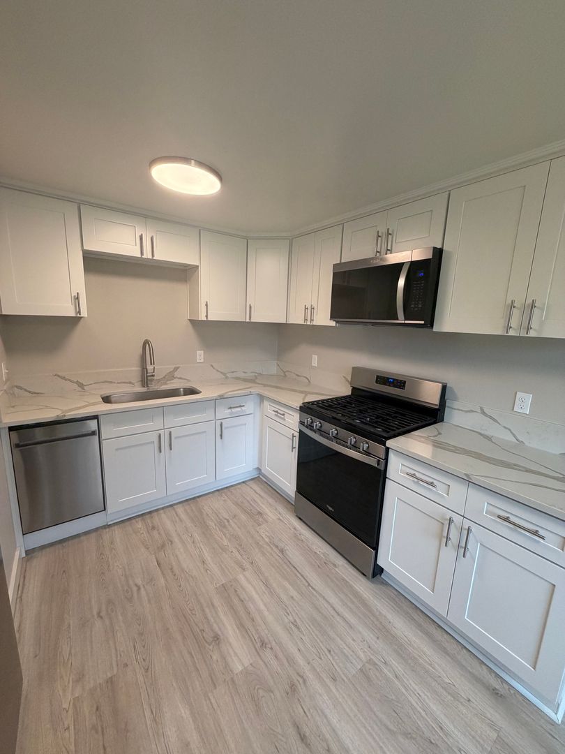 Albany Multiplex: 2840 Railroad St SE