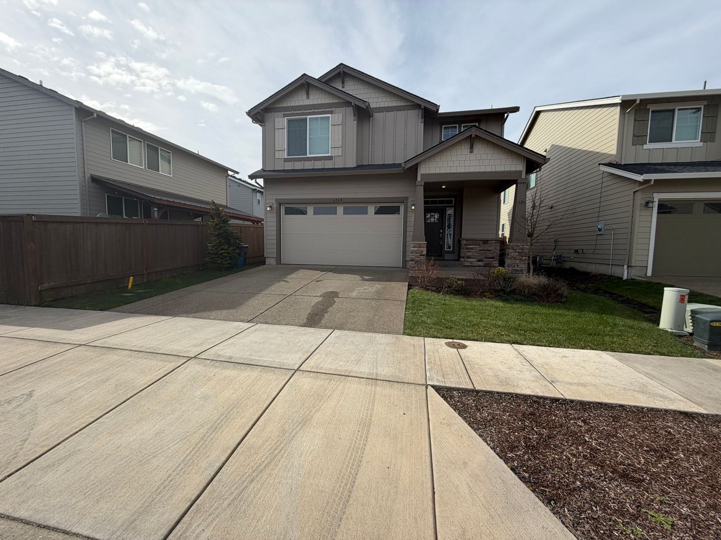 Albany House: 6364 Rebecca St SE