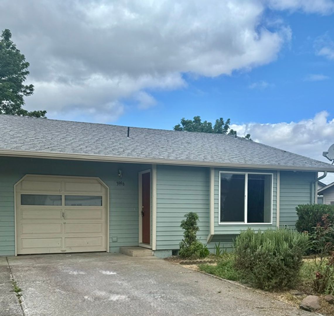 Albany Apartment: 3996- 3998 Linn Ave SE