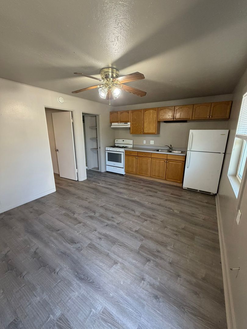 Lebanon Apartment: 222 Jennings St. #2