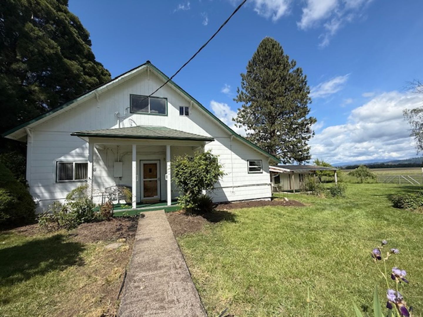 Lebanon House: 32000 Denny School Rd