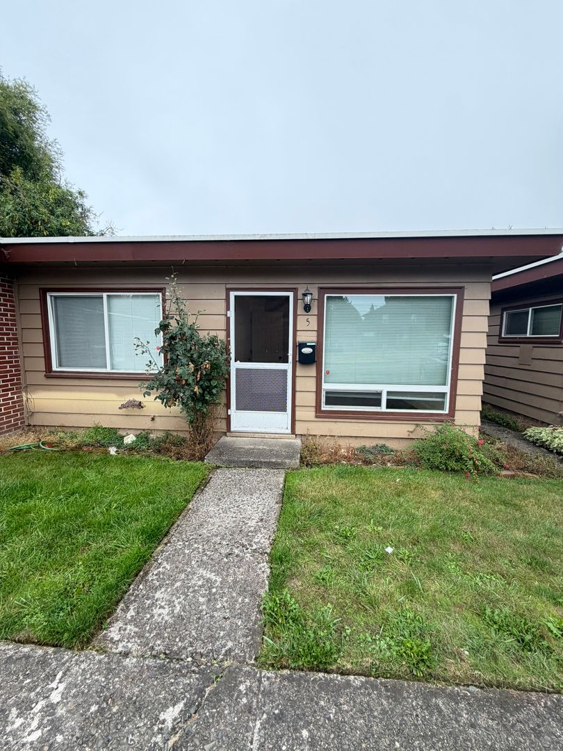 Lebanon Apartment: 152 E. Milton #5