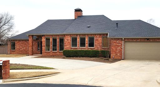 (4) Bed/(3) Bath Custom Home in SW Norman! – photo 1