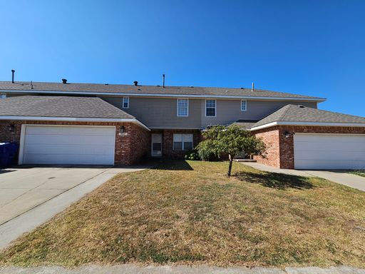 (3) Bedroom/(2.5) Bath Two-Story Townhome West Norman Avail NOW! – photo 1