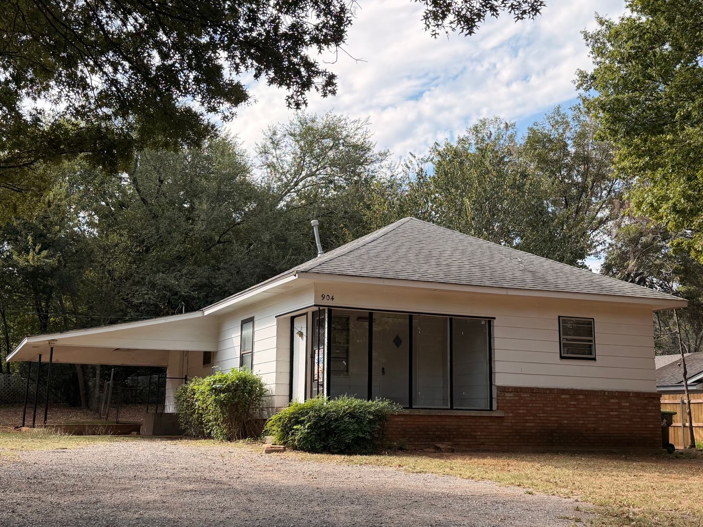 (3) Bed/(1) Bath in Purcell Avail NOWl! 