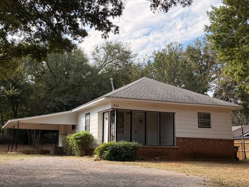 (3) Bed/(1) Bath in Purcell Avail NOWl!