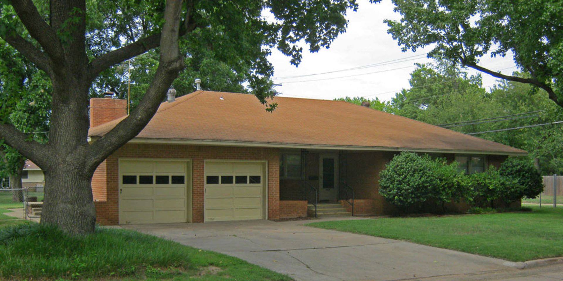 Norman House: 1201 Cruce Street