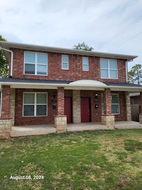 PRELEASING - Aug 2027 - (5) Bed/(5) Bath Duplex Walking Distance to Campus! – photo 1