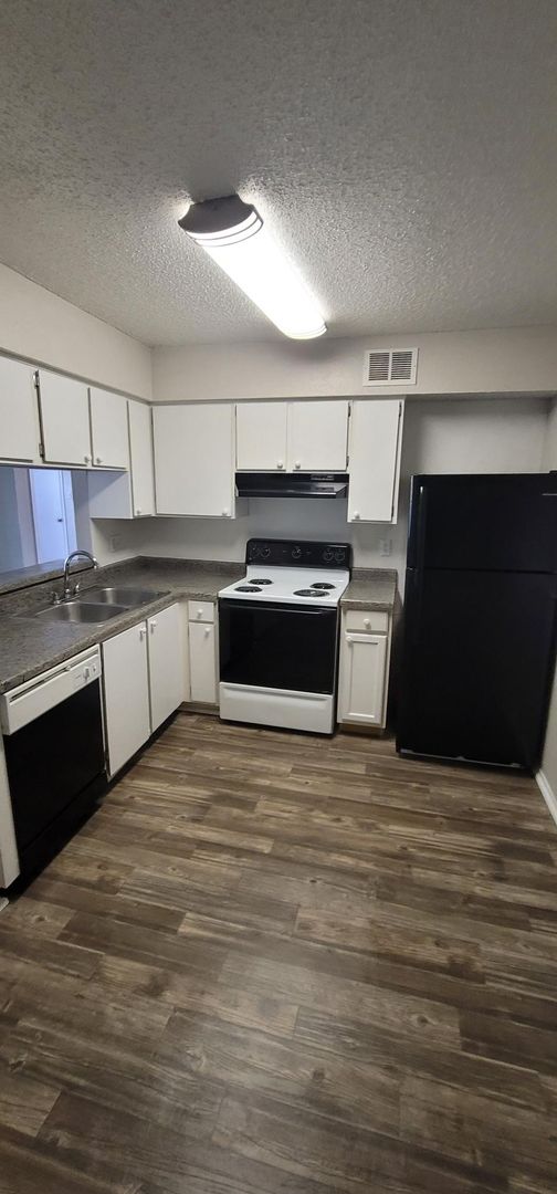 Longview Apartment: 3623 McCann Road