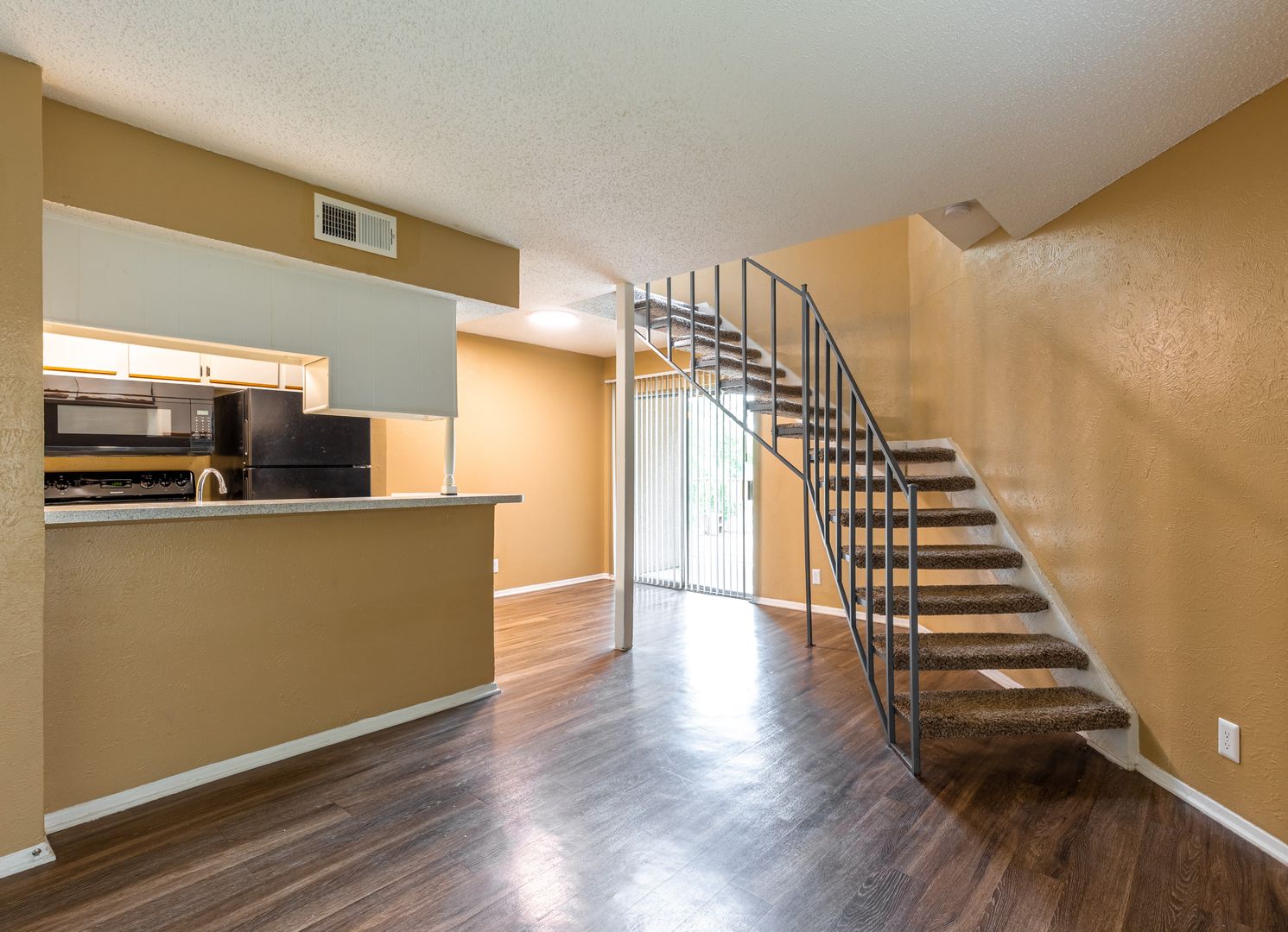 Longview Apartment: 1818 Judson Road