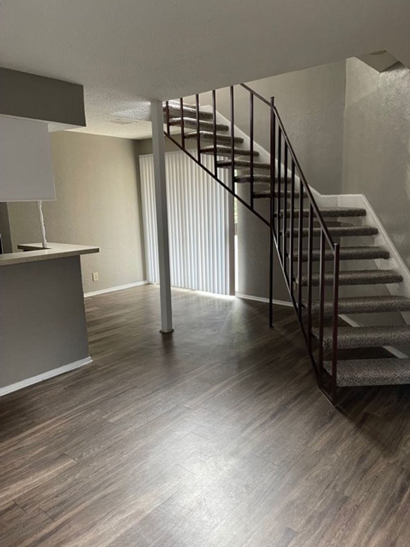 Longview Apartment: 1818 Judson Road