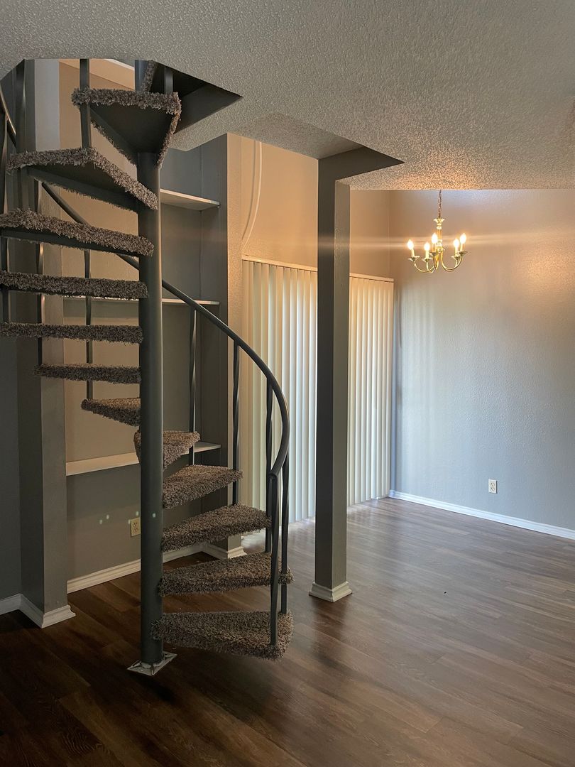 Longview Apartment: 1818 Judson Road