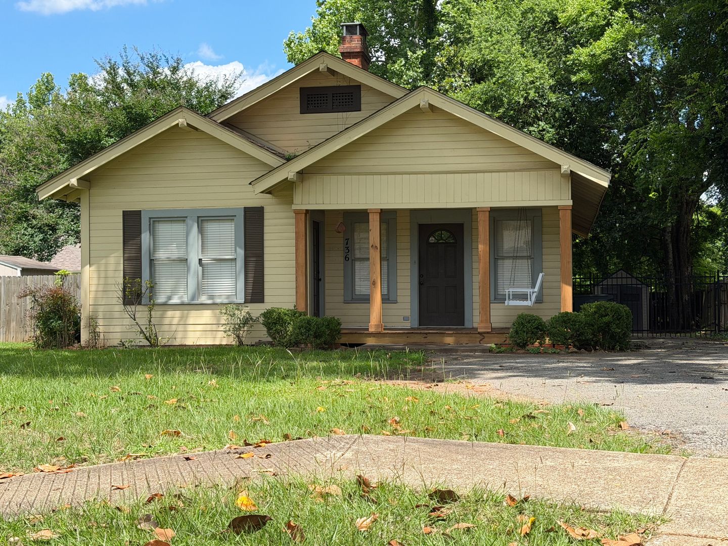 Nacogdoches House: 736 N. Mound