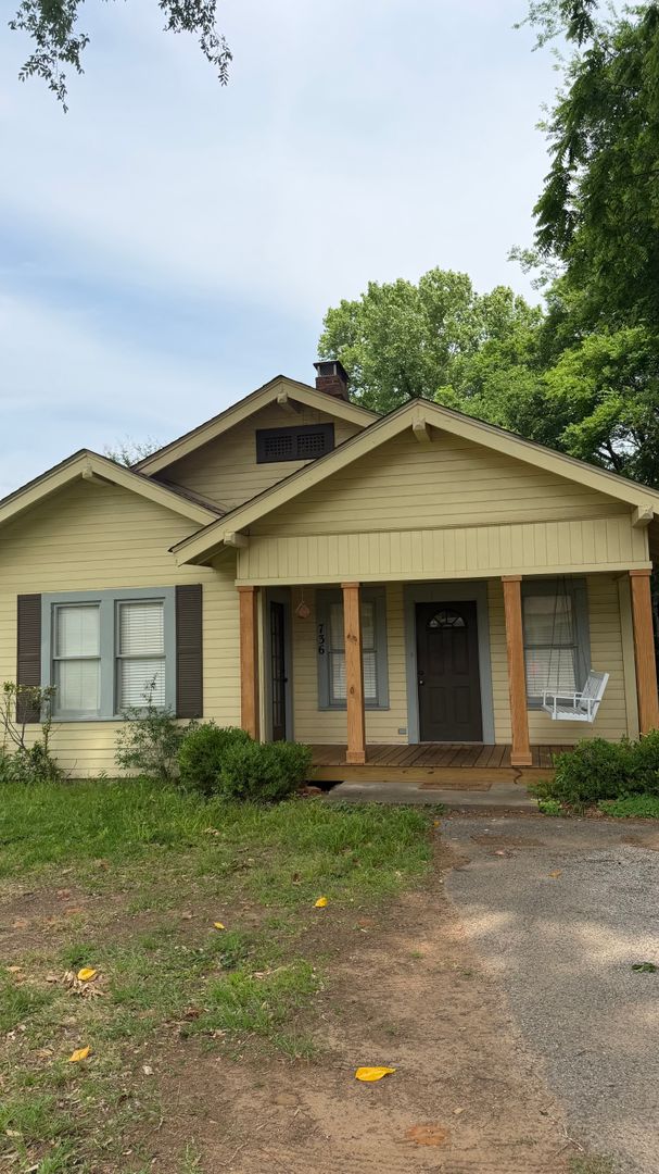 Nacogdoches House: 736 N. Mound