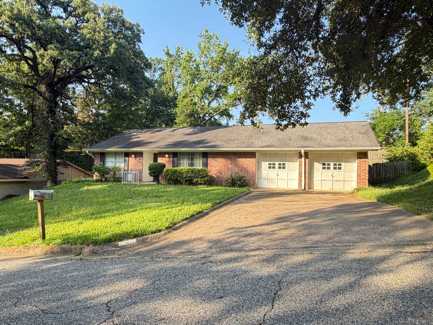 Nacogdoches House: 3404 Live Oak