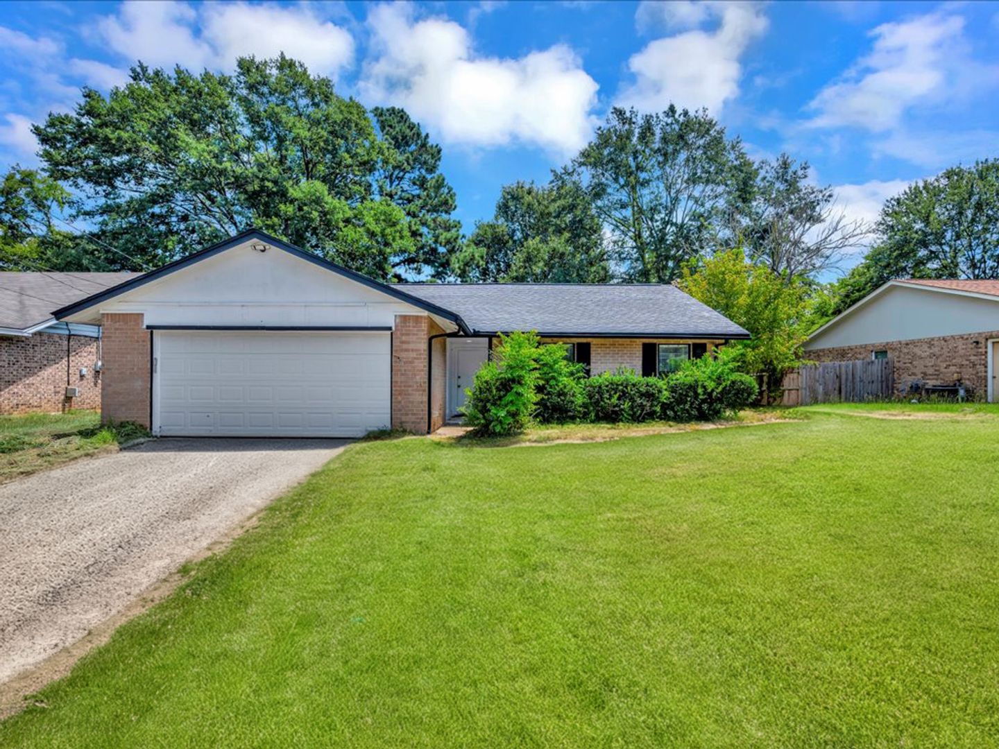 Nacogdoches House: 4908 Jade St.