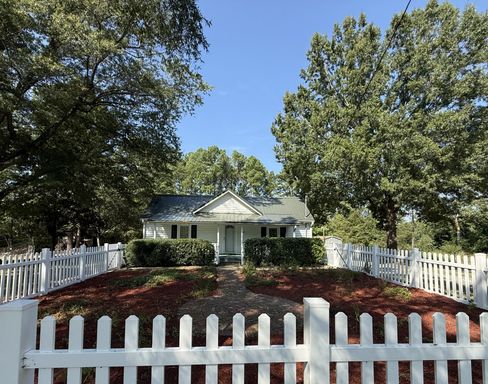 Quaint Historic Cottage in Rural Durham – photo 1