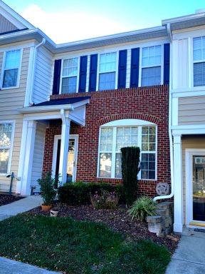 Convenient to Glenwood Ave! Spacious Primary Suite! Patio! Neighborhood Pool! – photo 1