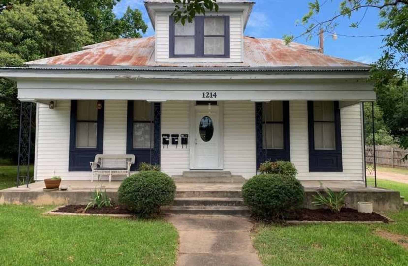San Marcos Apartment: 1214 West Hopkins