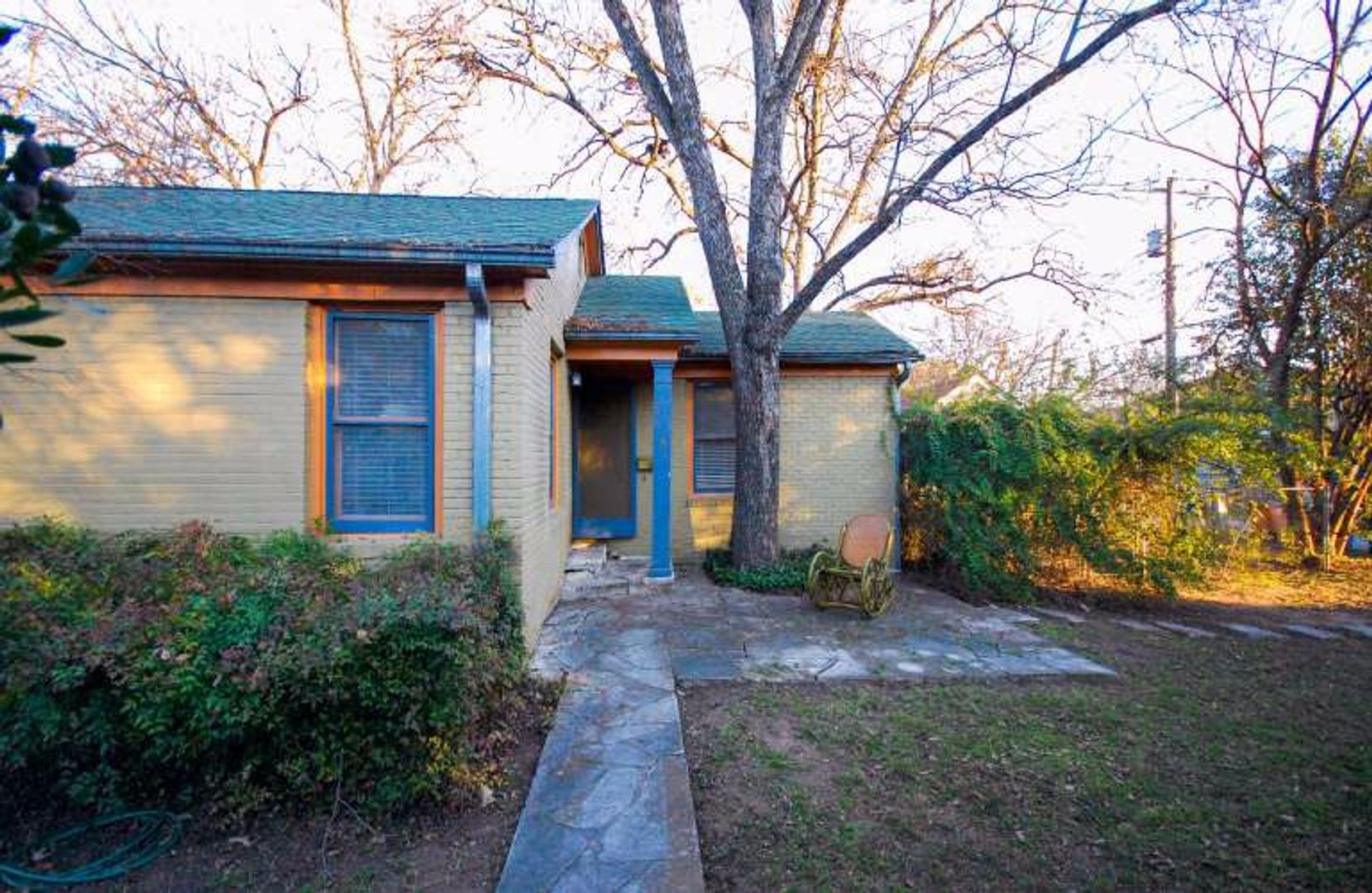 Austin Apartment: 713 Carolyn