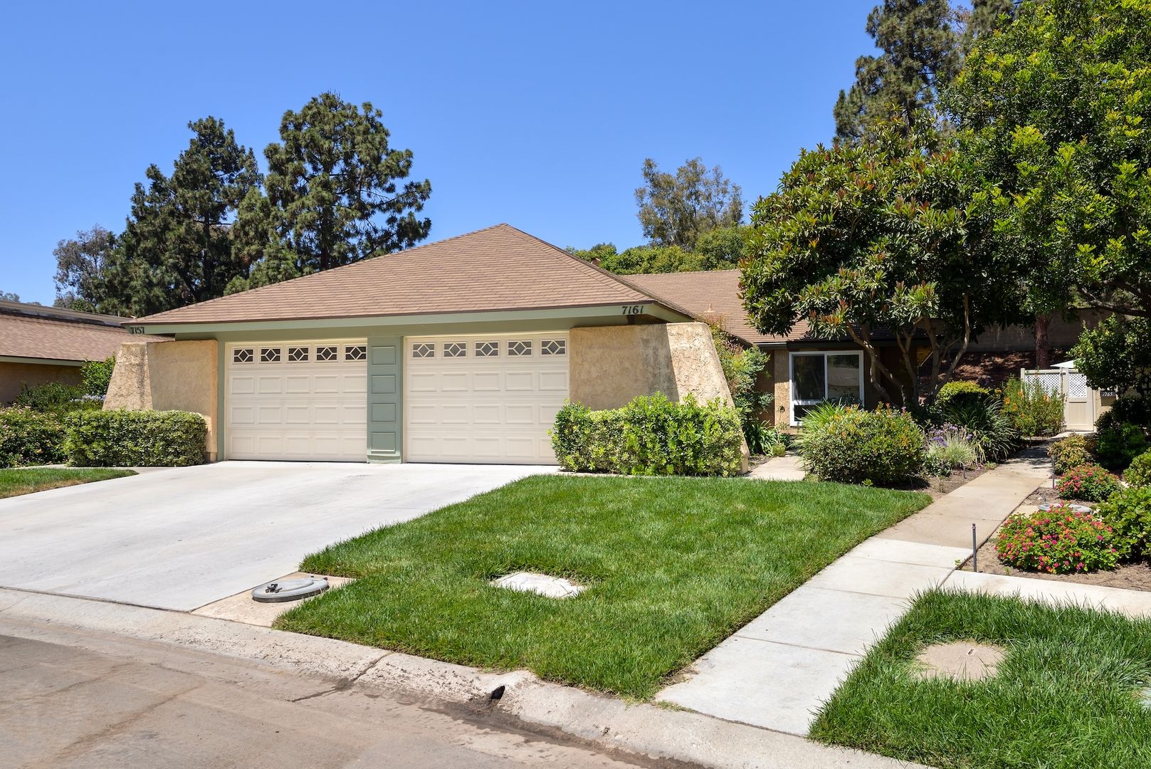 Camarillo Townhome: 7161 Village 7