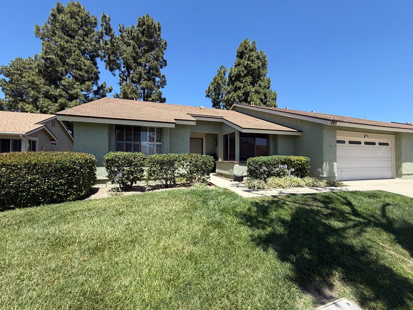 Camarillo Townhome: 17105 Village 17