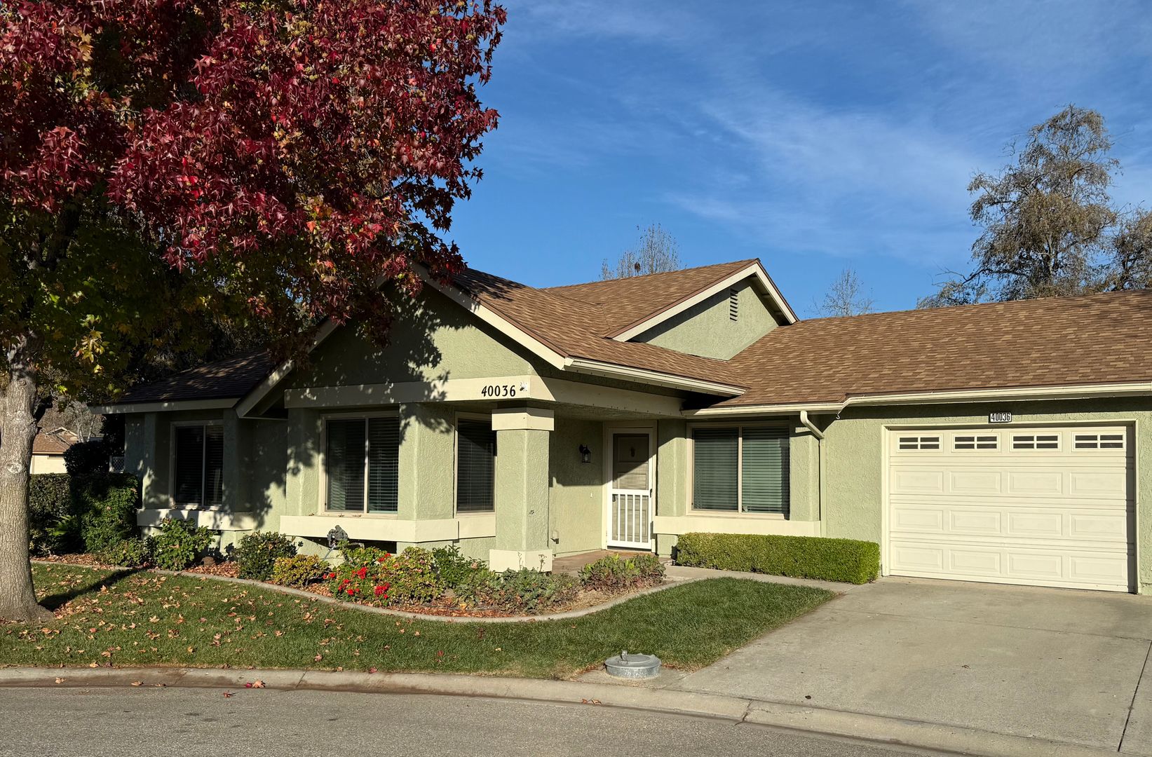 Camarillo House: 40036 Village 40