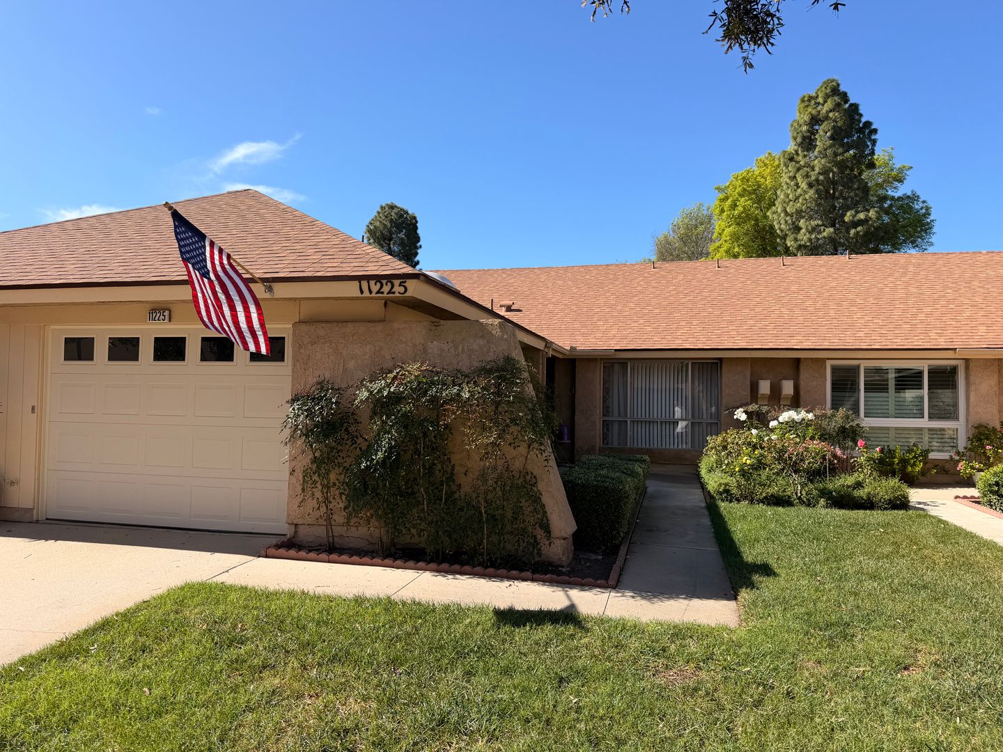 Camarillo Townhome: 11225 Village 11