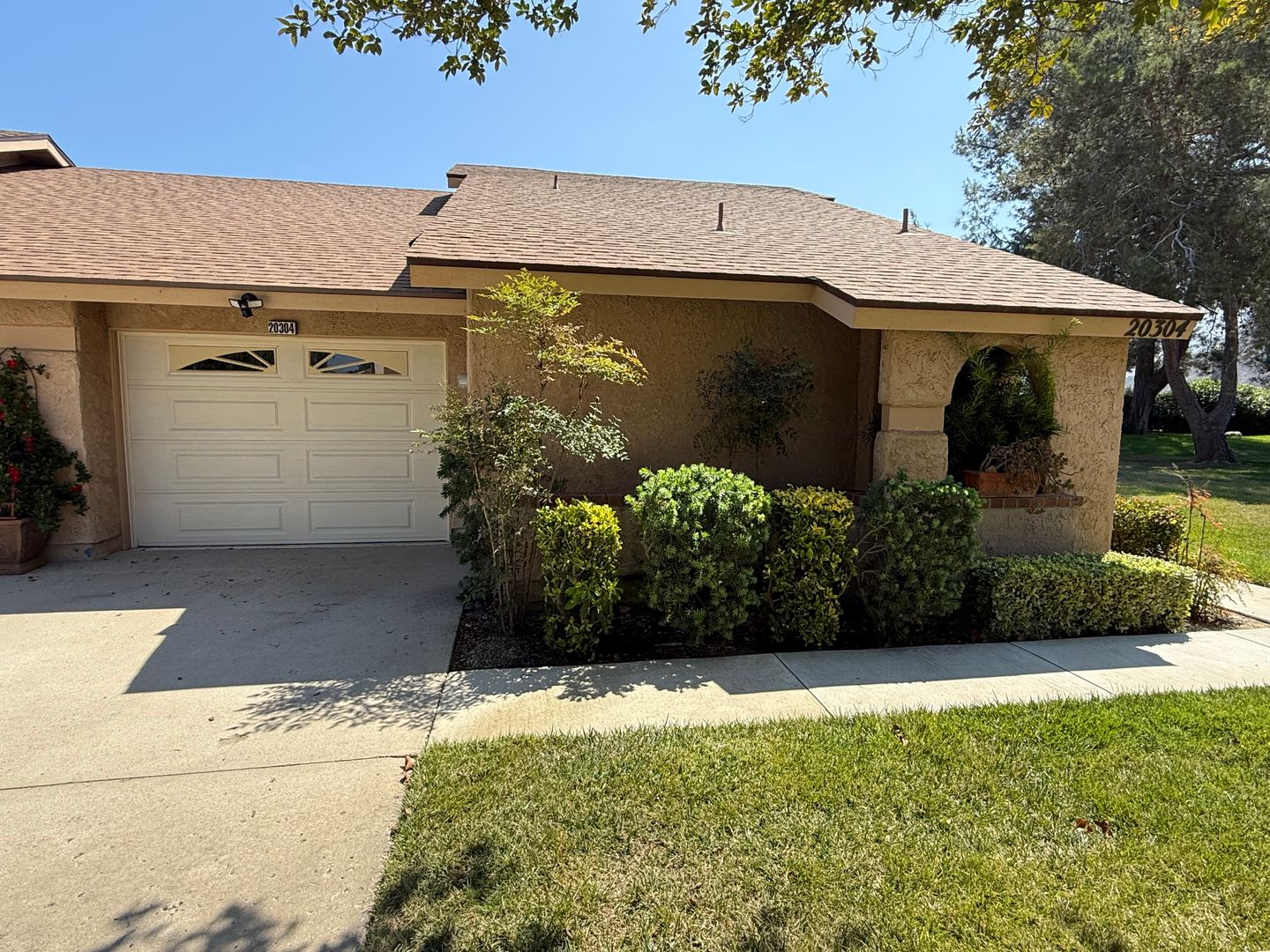 Camarillo House: 20304 Village 20